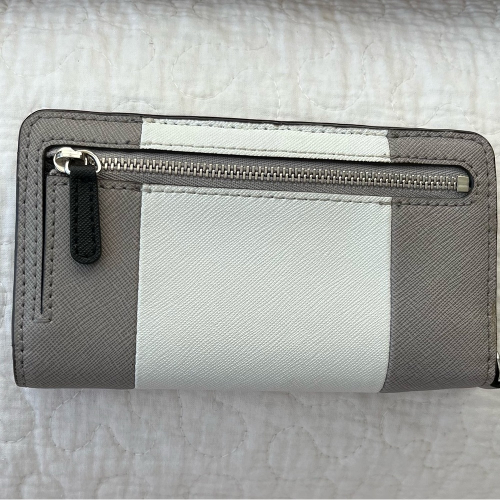 Michael Kors Jet Set Multi Function Phone Wallet - Picture 2 of 4